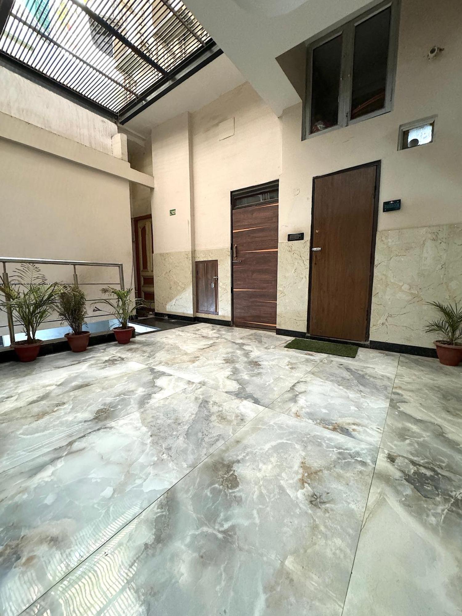 Kelson Dx With Parking, 2mins From Metro Station Near Railway Station 2* New Delhi