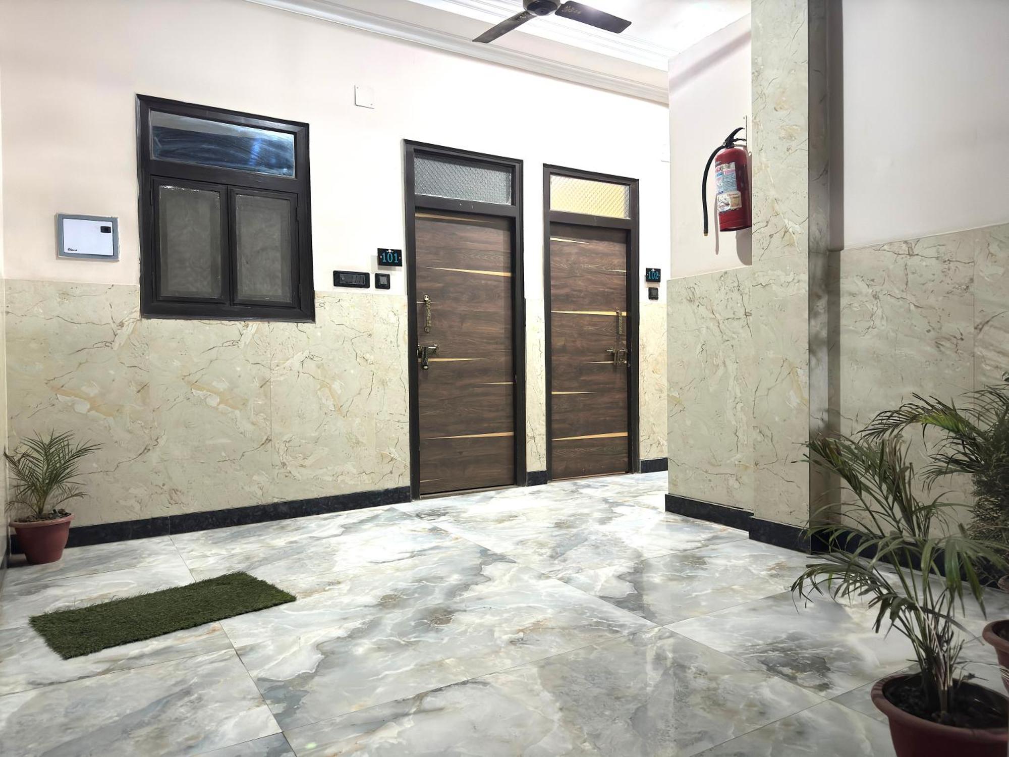 Kelson Dx With Parking, 2mins From Metro Station Near Railway Station 2* New Delhi