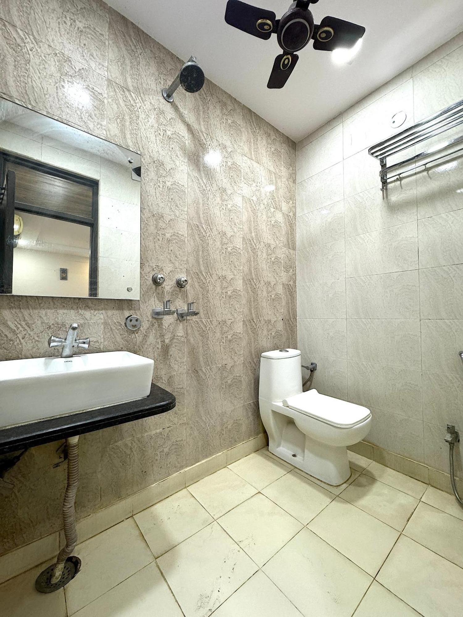 Hotel Kelson Dx With Parking, 2mins From Metro Station Near Railway Station New Delhi