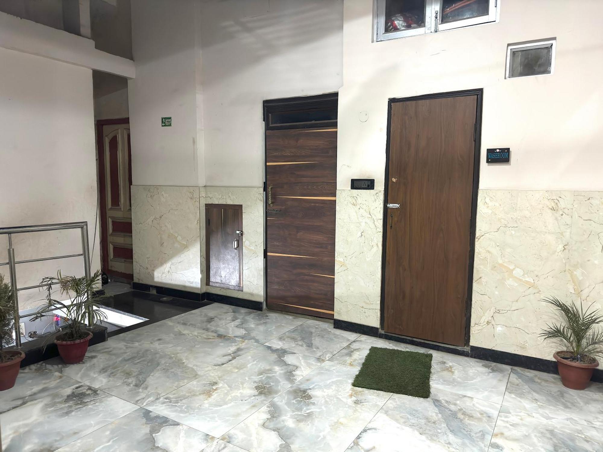 Kelson Dx With Parking, 2mins From Metro Station Near Railway Station 2* New Delhi